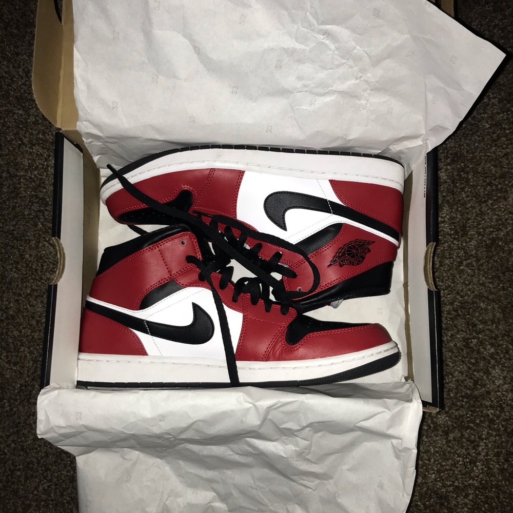 Nike Air Jordan 1 Mid “Chicago Toe”